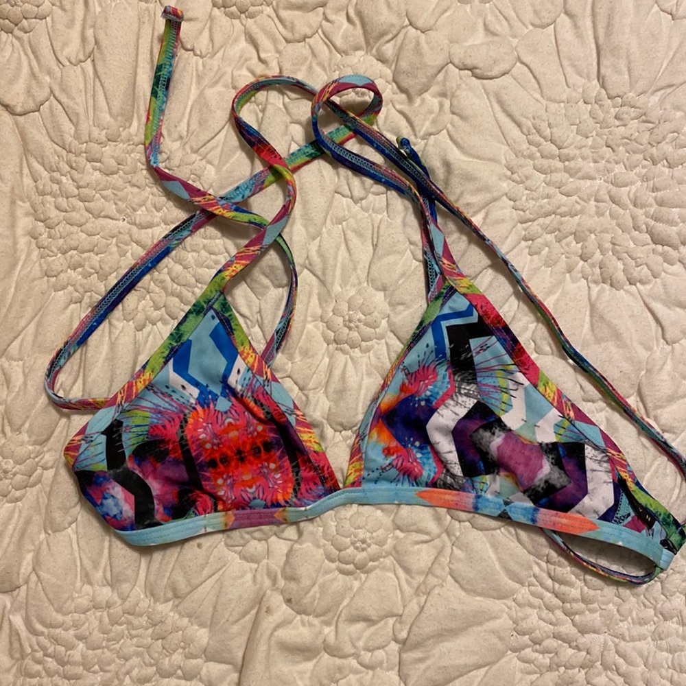 JOLYN triangle top